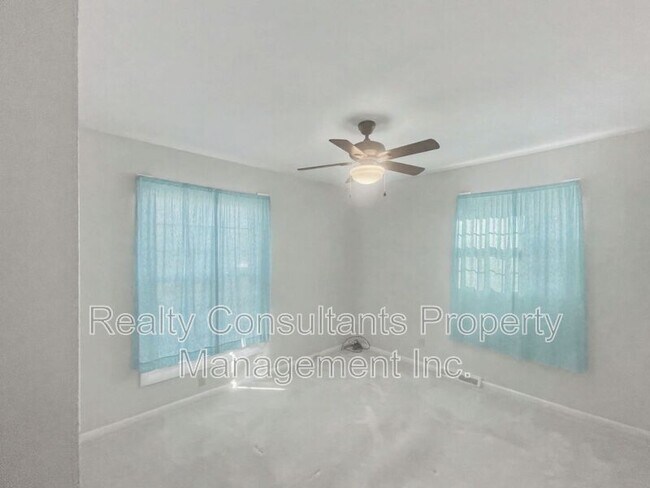 Building Photo - 3222 S Elm-Eugene St