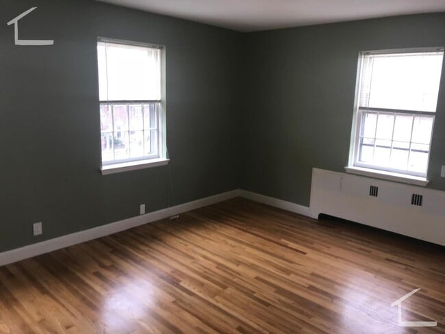 Building Photo - Nicely renovated 2 bed with in-unit laundry in Coolidge Corner!