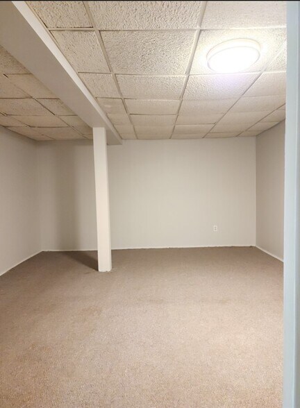 165 W 48th St Bsmt - 171 W 48th St