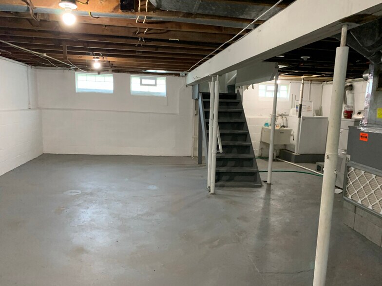 Building Photo - 1105 Elmwood Rd