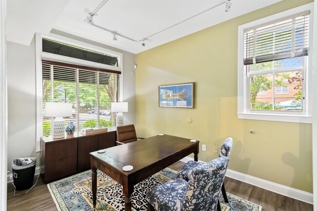 Building Photo - Fabulous 1BR condo in popular Walker Square