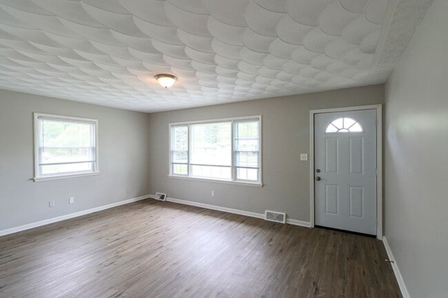 Building Photo - Newly updated 3 bedroom and 1 bathroom Ranch home in PRP