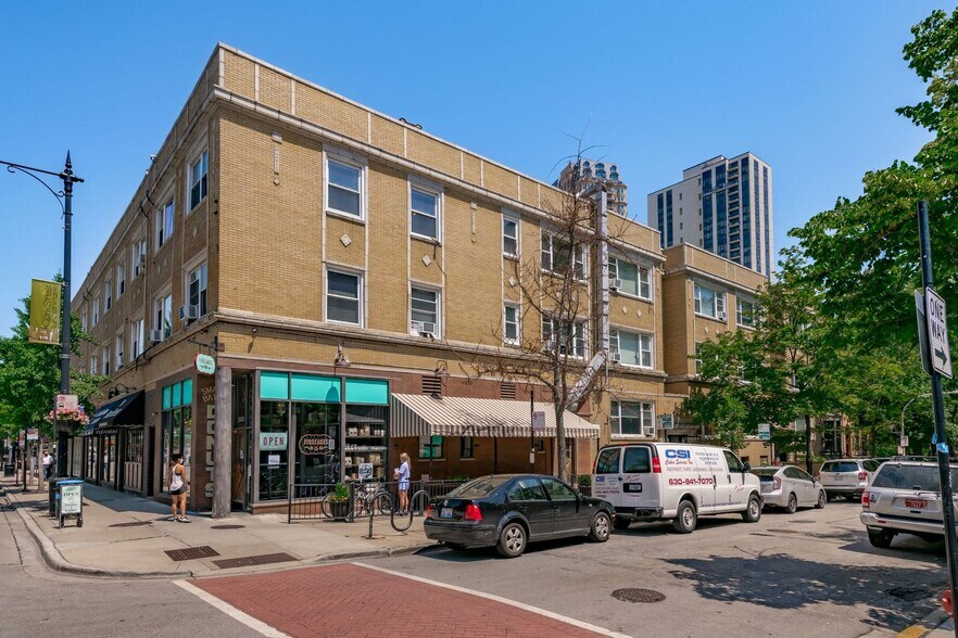 Primary Photo - 457 W Roslyn Pl