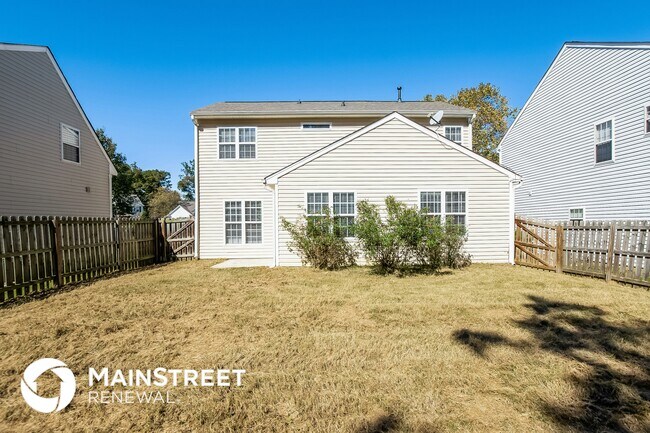 Building Photo - 2120 Highland Park Dr