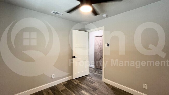 Building Photo - 1520 Armstrong Dr
