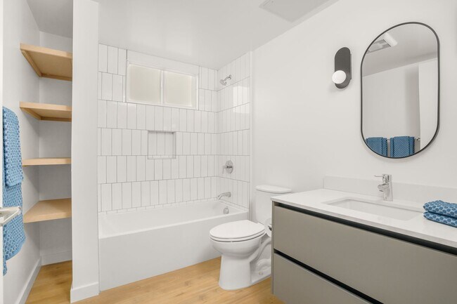 Building Photo - 1422 Tamarind Ave