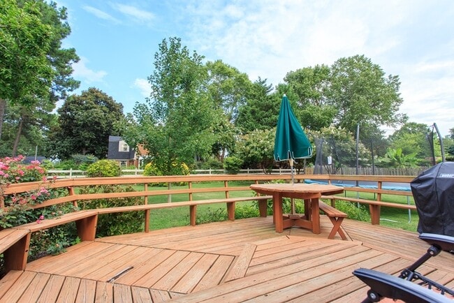 Building Photo - 3617 Hermitage Dr