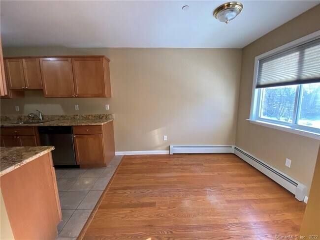 Building Photo - 333 Vincelette St