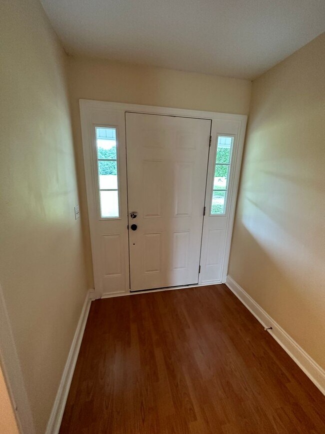 Building Photo - 789 Spence Dr