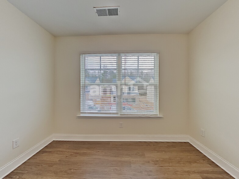Building Photo - 584 Woodall Rd