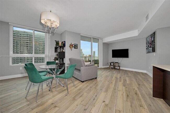 Building Photo - 1900 N Bayshore Dr