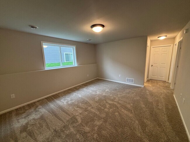 Building Photo - Stunning 3 Bed, 2 Bath New Build – 1,800 S...