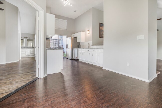 Building Photo - 12223 White River Dr