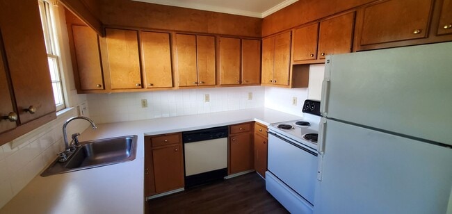 Building Photo - 3 Bedroom 1 Bathroom House