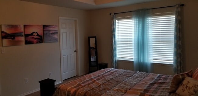 Building Photo - Kensington Ranch built in 2017 5 bedroom 2...