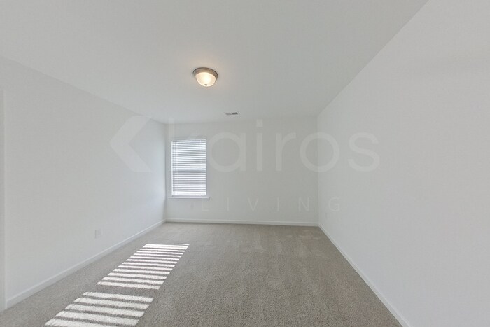Building Photo - 100 English Oak Ln