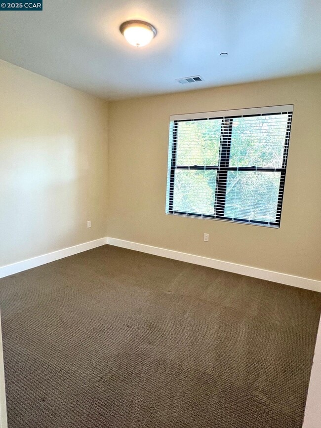 Building Photo - 6 Linda Vista