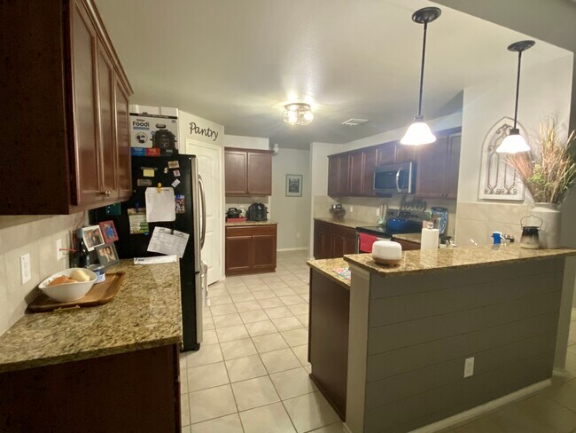 Building Photo - 1087 Decker Dr