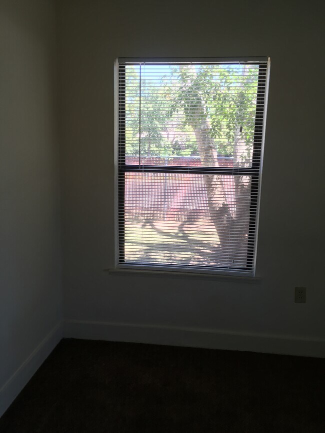 Building Photo - 224 Elefa St