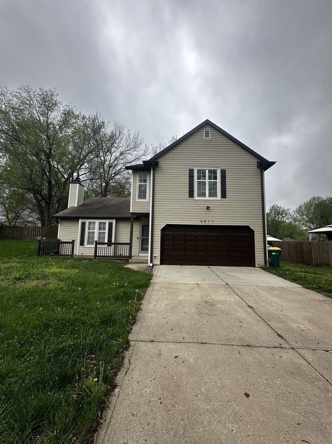 Building Photo - 9911 Parkview Ave