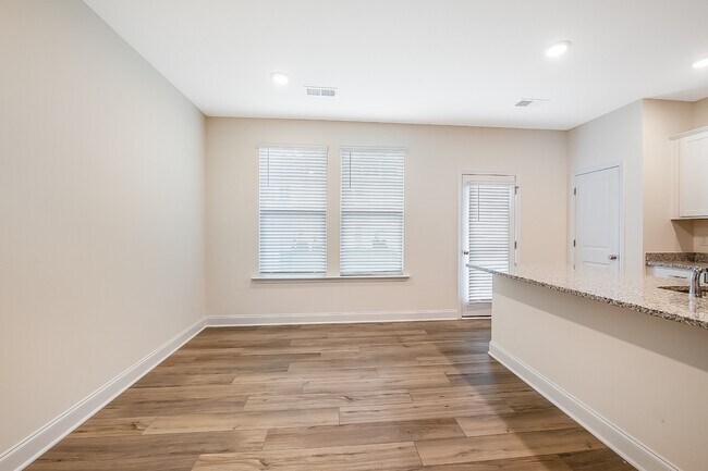 Building Photo - 3 Bedroom Townhome with Garage Angier