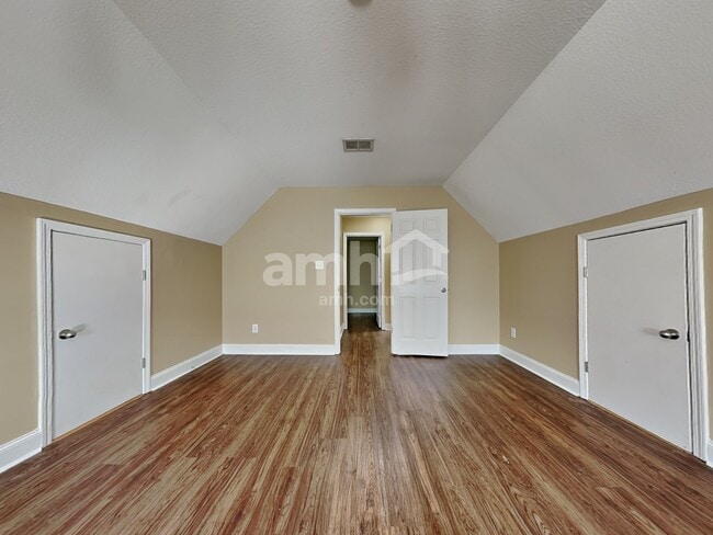 Building Photo - 10900 Parkgate Ln