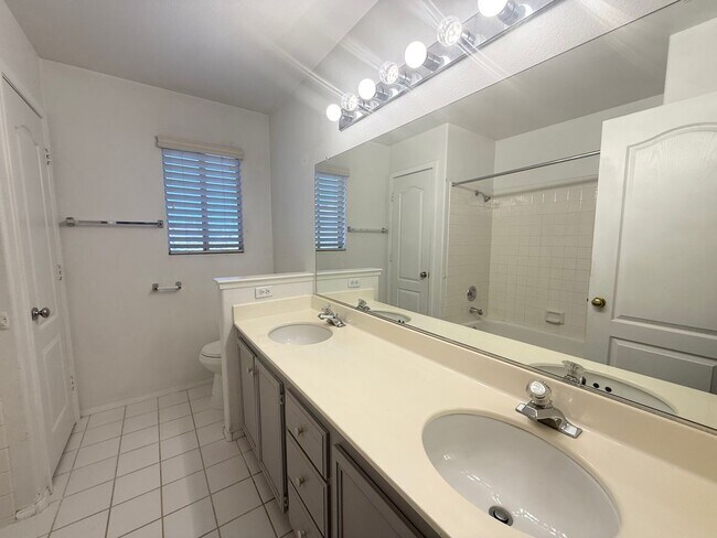 Building Photo - Spacious 4-Bedroom Home with 3-Car Garage in Orchards of Las Vegas