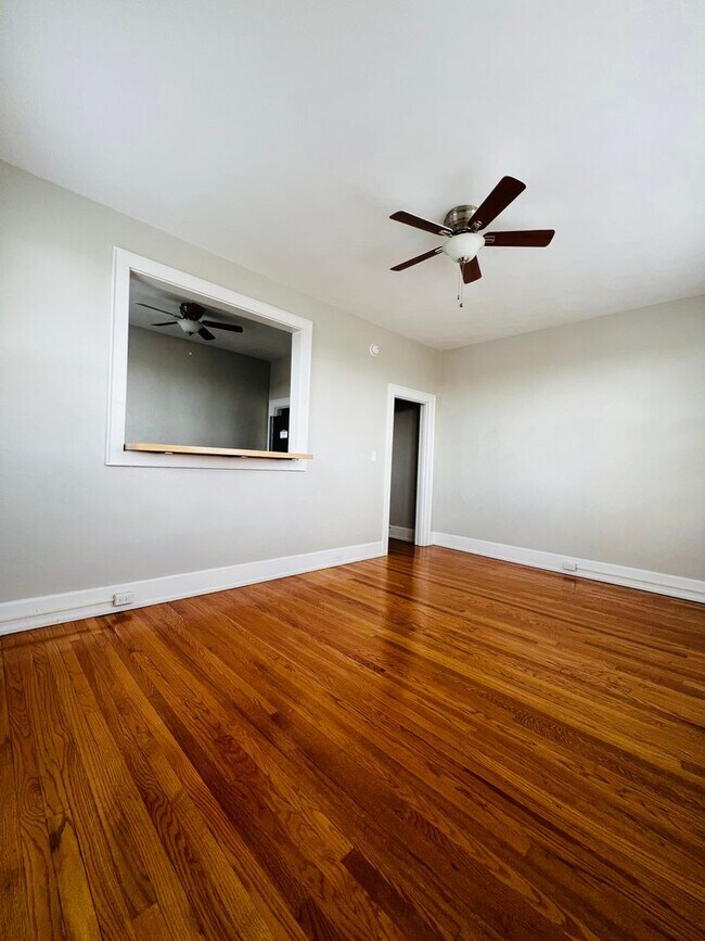 Building Photo - 1 Bedroom/1 Bath in the Historic District