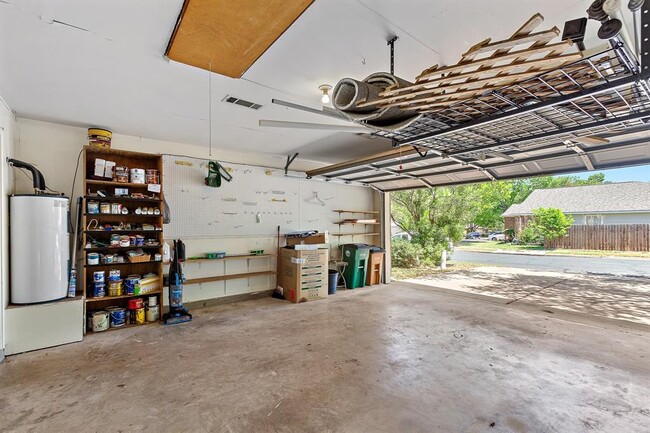 Building Photo - 2204 Coats Cir