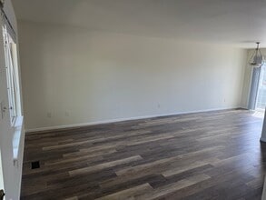 Building Photo - 3660 W 25th St