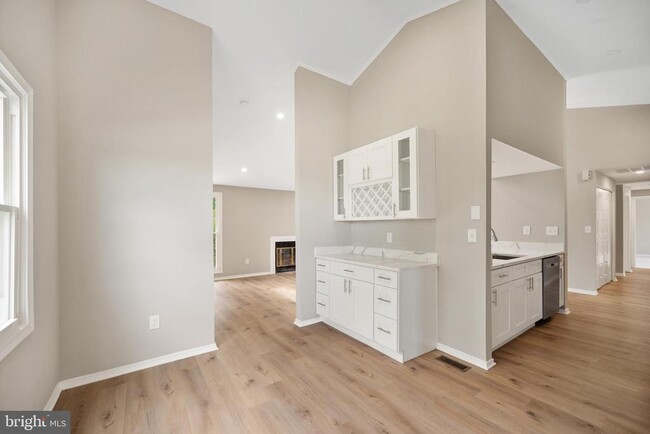 Building Photo - 8200 Clay Dr