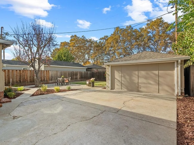 Building Photo - 1173 Malone Rd