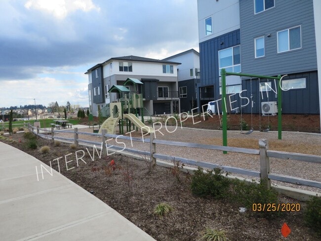 Building Photo - *1/2 OFF 1ST MONTH'S RENT PROMO* BEAUTIFUL...