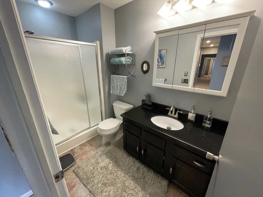 bathroom - 90 Bishop Sq