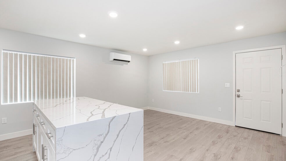 Building Photo - 12258 Vanowen St