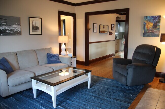 Building Photo - 2034 Warren Rd