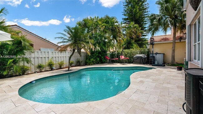 Building Photo - 321 SW 194th Ave