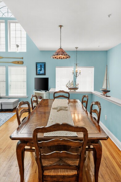 Dining Area - 15 Sumner Ave