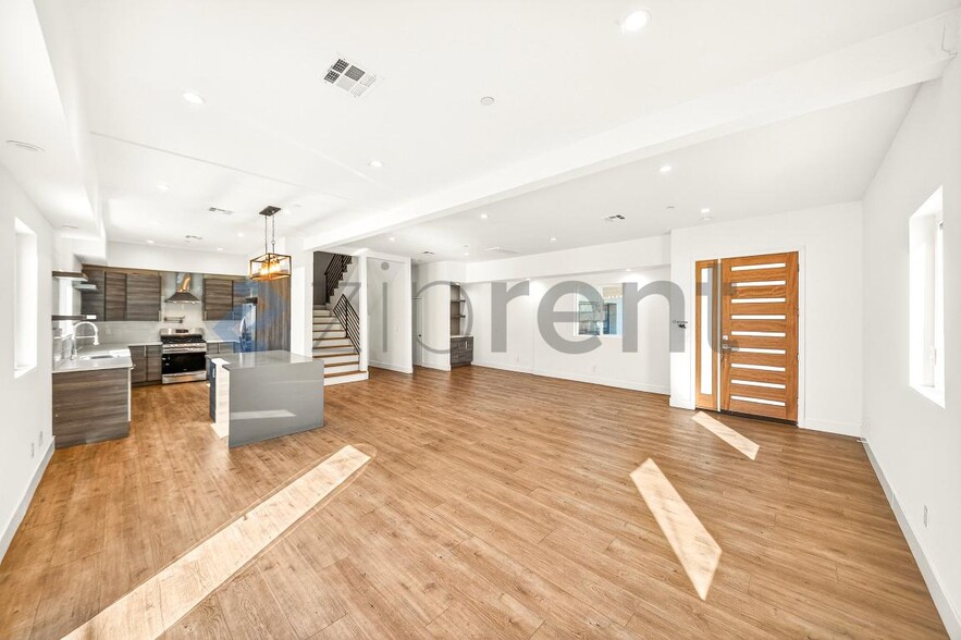 Building Photo - 5641 Riverton Ave