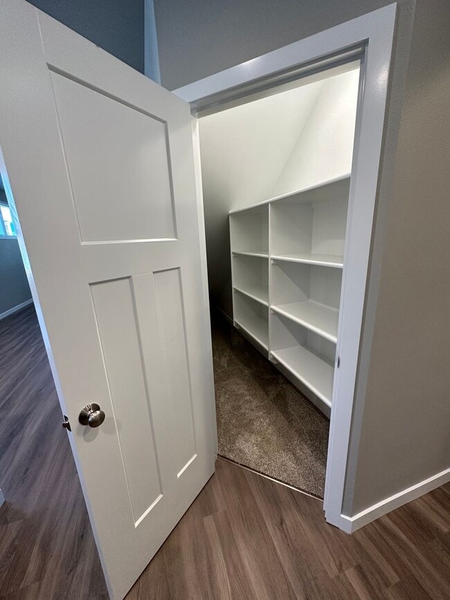 Building Photo - NEW 4 Bedroom / 4.5 Bath Townhome. A/C in every bedroom