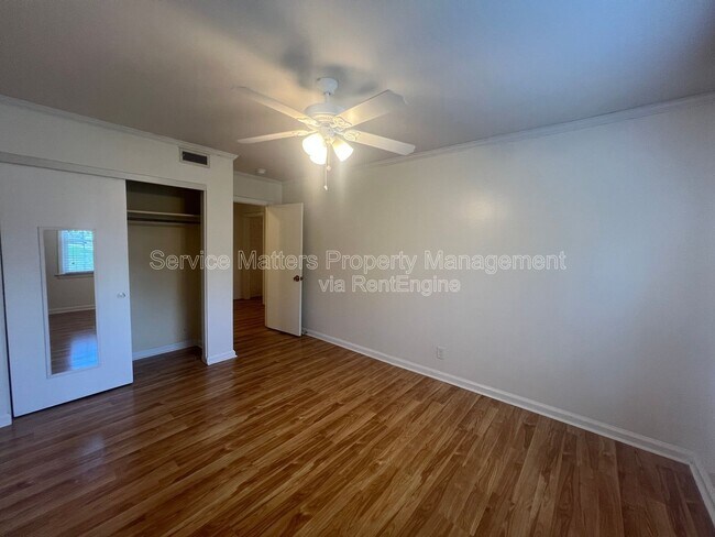 Building Photo - 1401 E 34th St