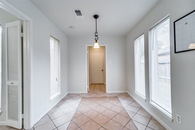 Building Photo - 15114 Forest Lodge Dr