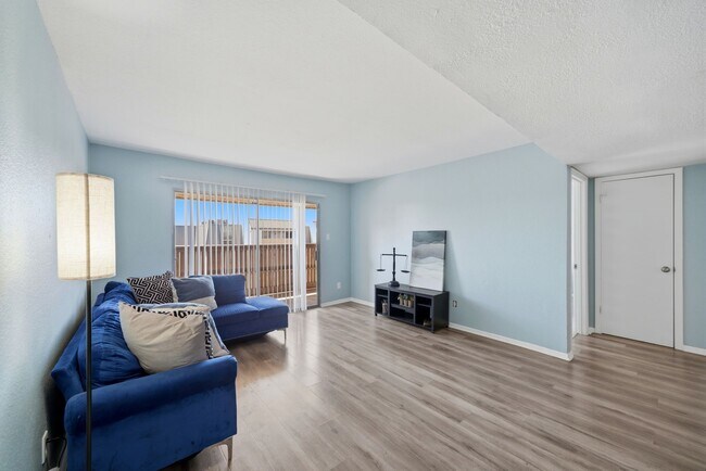 Building Photo - 8523 Hearth Dr