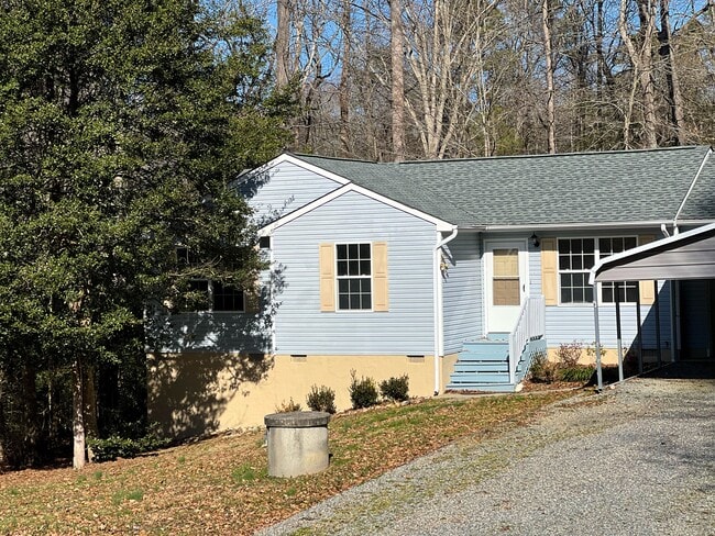 Building Photo - 213 Louise Ln
