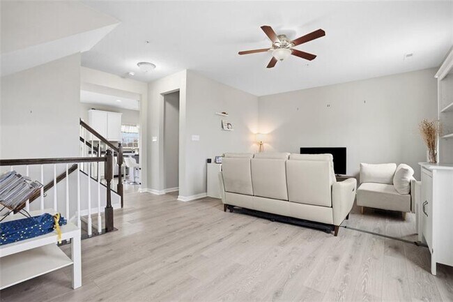 Building Photo - 404 Aprilmae Way