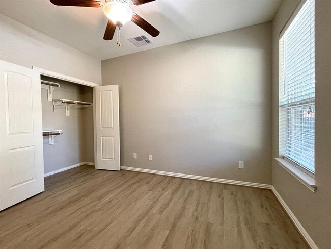Building Photo - 11 Silver Arrow Court