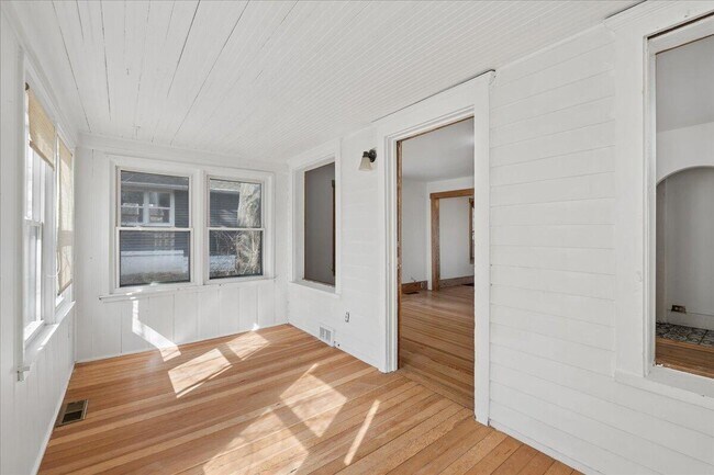 Building Photo - 751 Holmes Rd