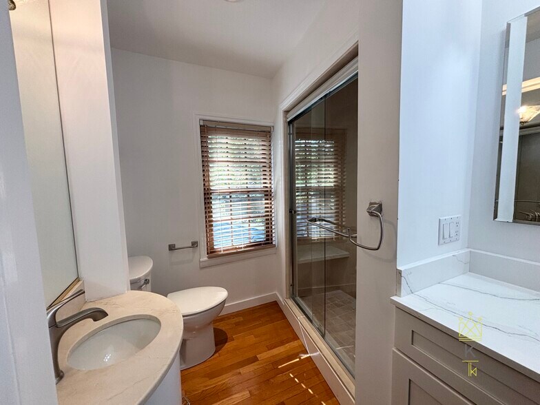 Building Photo - 33 Clearwater Rd