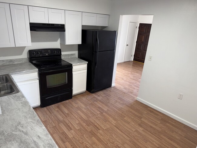 Building Photo - 8913 Circle Dr