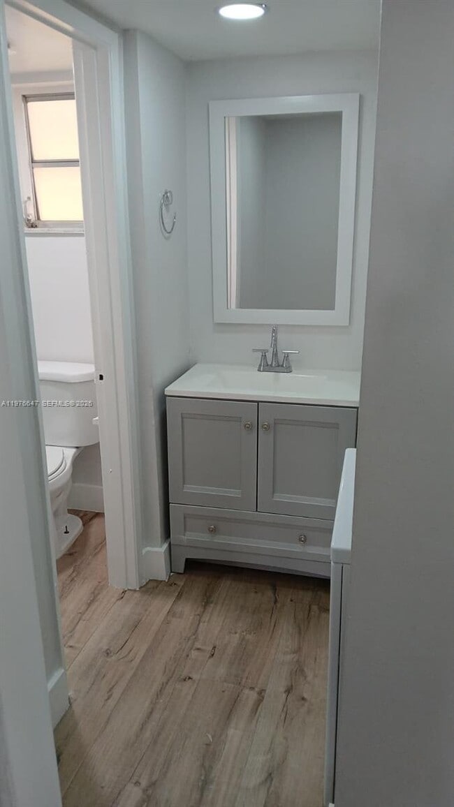 Building Photo - 8820 Fontainebleau Blvd